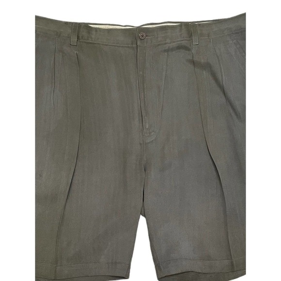 Tommy Bahama Silk Olive Green Pleated Golf Shorts Men’s Size 42 x 8 - Picture 2 of 9